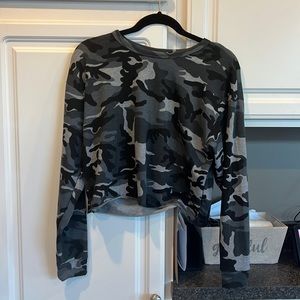 Camo cropped long sleeve